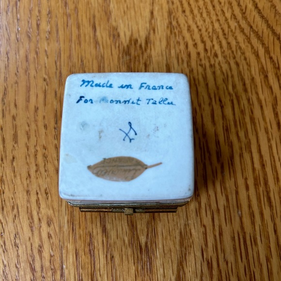 Bonwit Teller Porcelain Ladybug Trinket Box France - Picture 2 of 2